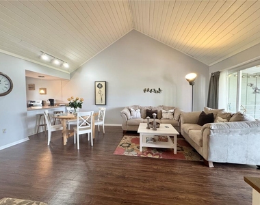 1106 Villa Lane - Photo Thumbnail 4