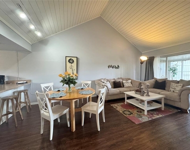 1106 Villa Lane - Photo Thumbnail 5