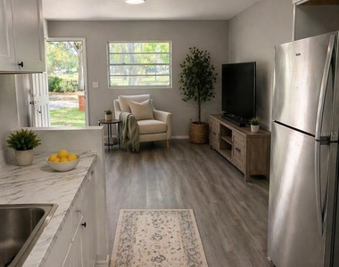 190 W Ventris Avenue - Photo Thumbnail 2