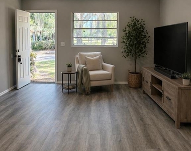 190 W Ventris Avenue - Photo Thumbnail 9