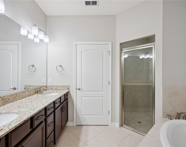 5640 Siracusa Lane - Photo Thumbnail 12