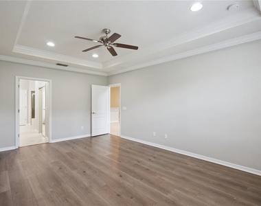 5640 Siracusa Lane - Photo Thumbnail 8