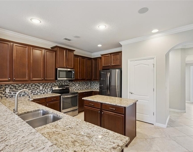 5640 Siracusa Lane - Photo Thumbnail 3