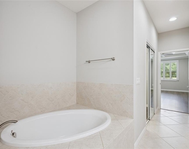 5640 Siracusa Lane - Photo Thumbnail 11
