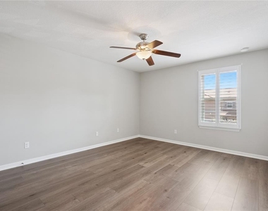 5640 Siracusa Lane - Photo Thumbnail 22