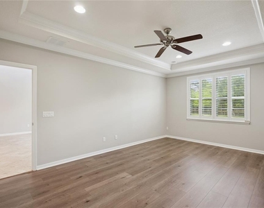 5640 Siracusa Lane - Photo Thumbnail 9