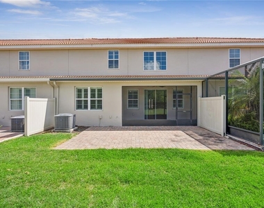5640 Siracusa Lane - Photo Thumbnail 32