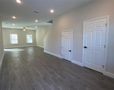 732 S Lee Avenue - Photo Thumbnail 3