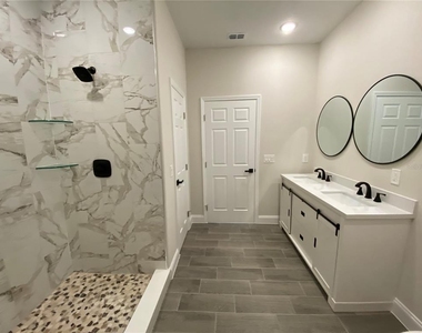 732 S Lee Avenue - Photo Thumbnail 22