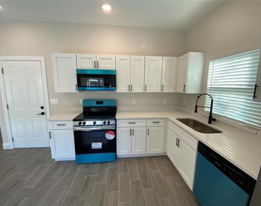 732 S Lee Avenue - Photo Thumbnail 7