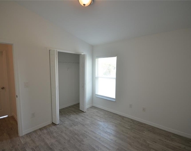 2225 Carver Avenue - Photo Thumbnail 6
