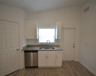 2225 Carver Avenue - Photo Thumbnail 11