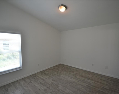 2225 Carver Avenue - Photo Thumbnail 12