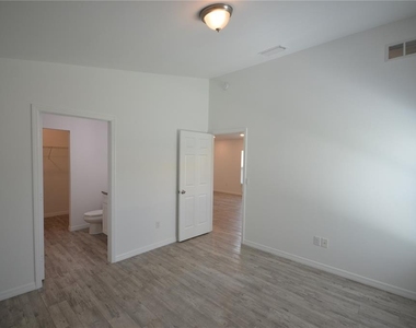 2225 Carver Avenue - Photo Thumbnail 14