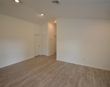 2225 Carver Avenue - Photo Thumbnail 8