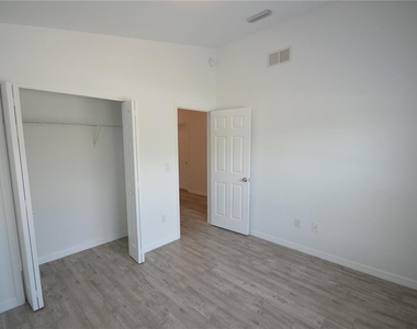 2225 Carver Avenue - Photo Thumbnail 5
