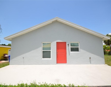 2225 Carver Avenue - Photo Thumbnail 3