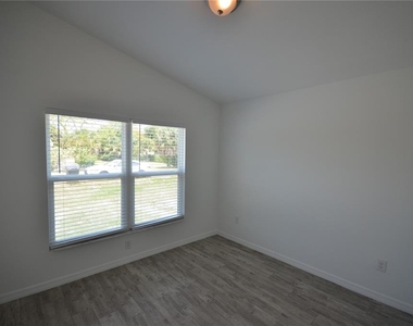 2225 Carver Avenue - Photo Thumbnail 4