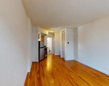 West 22nd Street - Photo Thumbnail 3