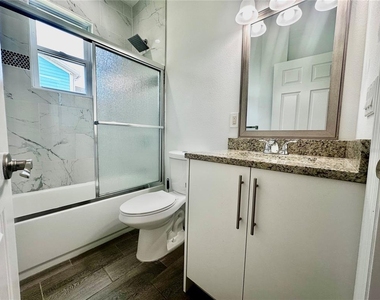 774 W 9th Street - Photo Thumbnail 14