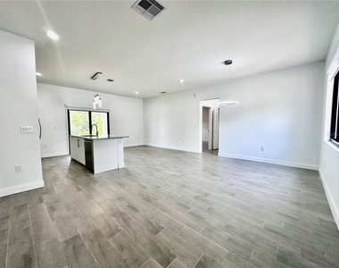 774 W 9th Street - Photo Thumbnail 2