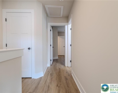 1411 Greenview Drive - Photo Thumbnail 12