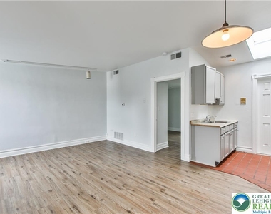 39 N 11th Street - Photo Thumbnail 17