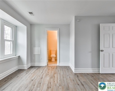 39 N 11th Street - Photo Thumbnail 7