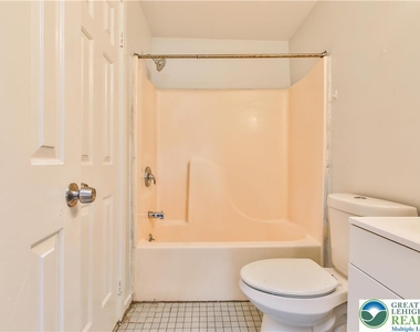 39 N 11th Street - Photo Thumbnail 4