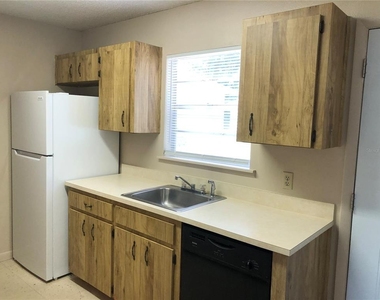 308 W Crescent Drive - Photo Thumbnail 4