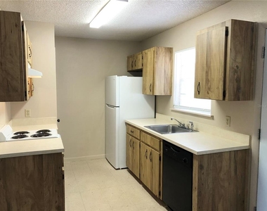 308 W Crescent Drive - Photo Thumbnail 3