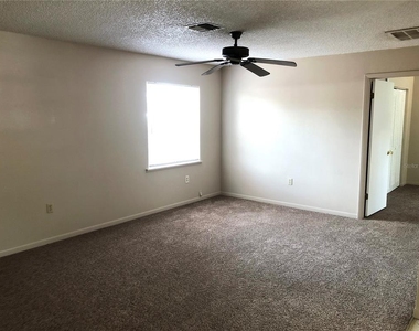 308 W Crescent Drive - Photo Thumbnail 2