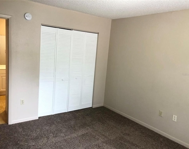 308 W Crescent Drive - Photo Thumbnail 6