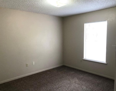 308 W Crescent Drive - Photo Thumbnail 5