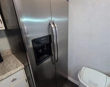 4000 Sw 23rd Street - Photo Thumbnail 3