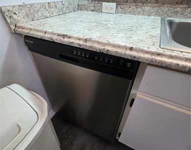 4000 Sw 23rd Street - Photo Thumbnail 4