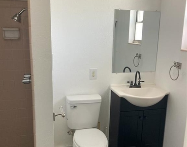 1401 E Alfred Street - Photo Thumbnail 2