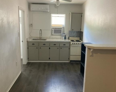 1401 E Alfred Street - Photo Thumbnail 4