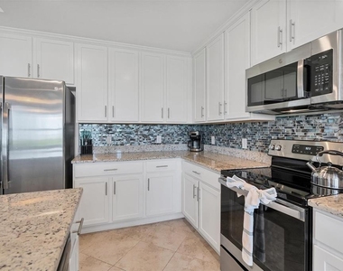 14071 Heritage Landing Boulevard - Photo Thumbnail 10
