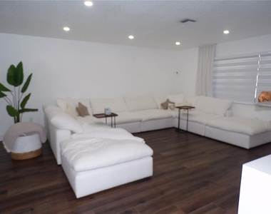 1802 Los Alamos Drive - Photo Thumbnail 5