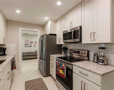 3005 Chase Circle - Photo Thumbnail 7