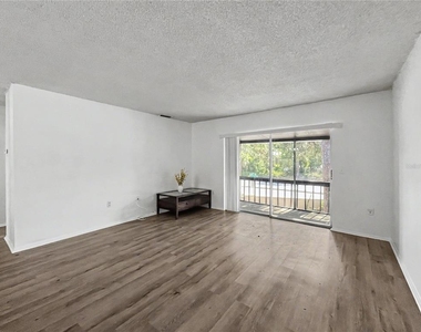 2752 Hidden Lake Boulevard - Photo Thumbnail 2