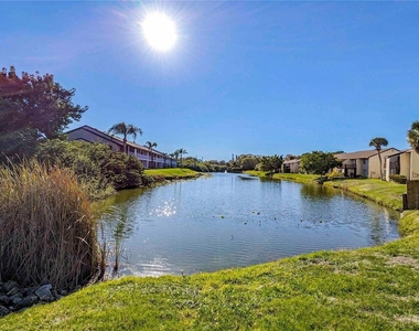 2752 Hidden Lake Boulevard - Photo Thumbnail 21