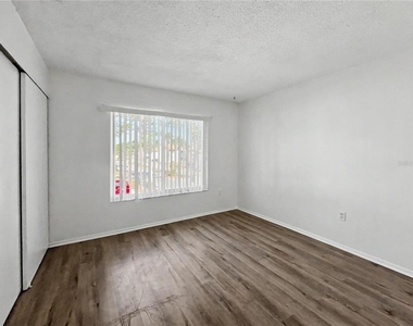 2752 Hidden Lake Boulevard - Photo Thumbnail 10