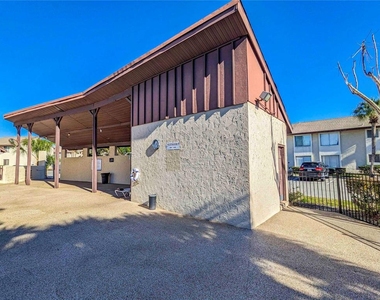 2752 Hidden Lake Boulevard - Photo Thumbnail 16