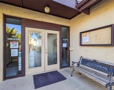 2752 Hidden Lake Boulevard - Photo Thumbnail 13