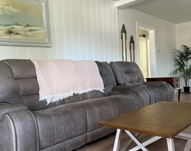 2570 Loma Linda Street - Photo Thumbnail 2
