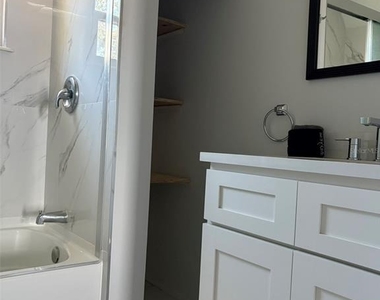 2570 Loma Linda Street - Photo Thumbnail 10
