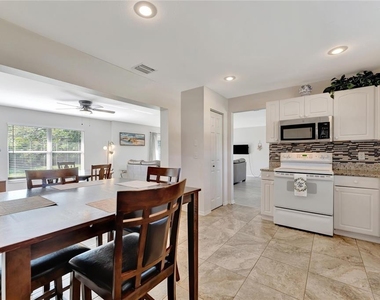 2916 Woodcrest Drive - Photo Thumbnail 8