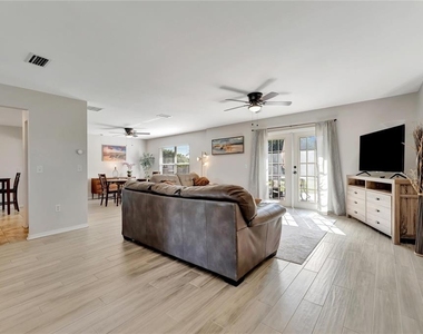 2916 Woodcrest Drive - Photo Thumbnail 3